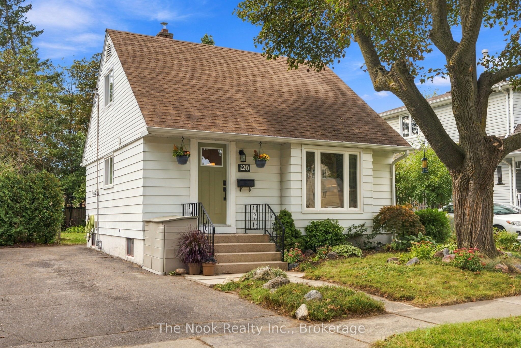 120 Admiral Road Property Photo 2