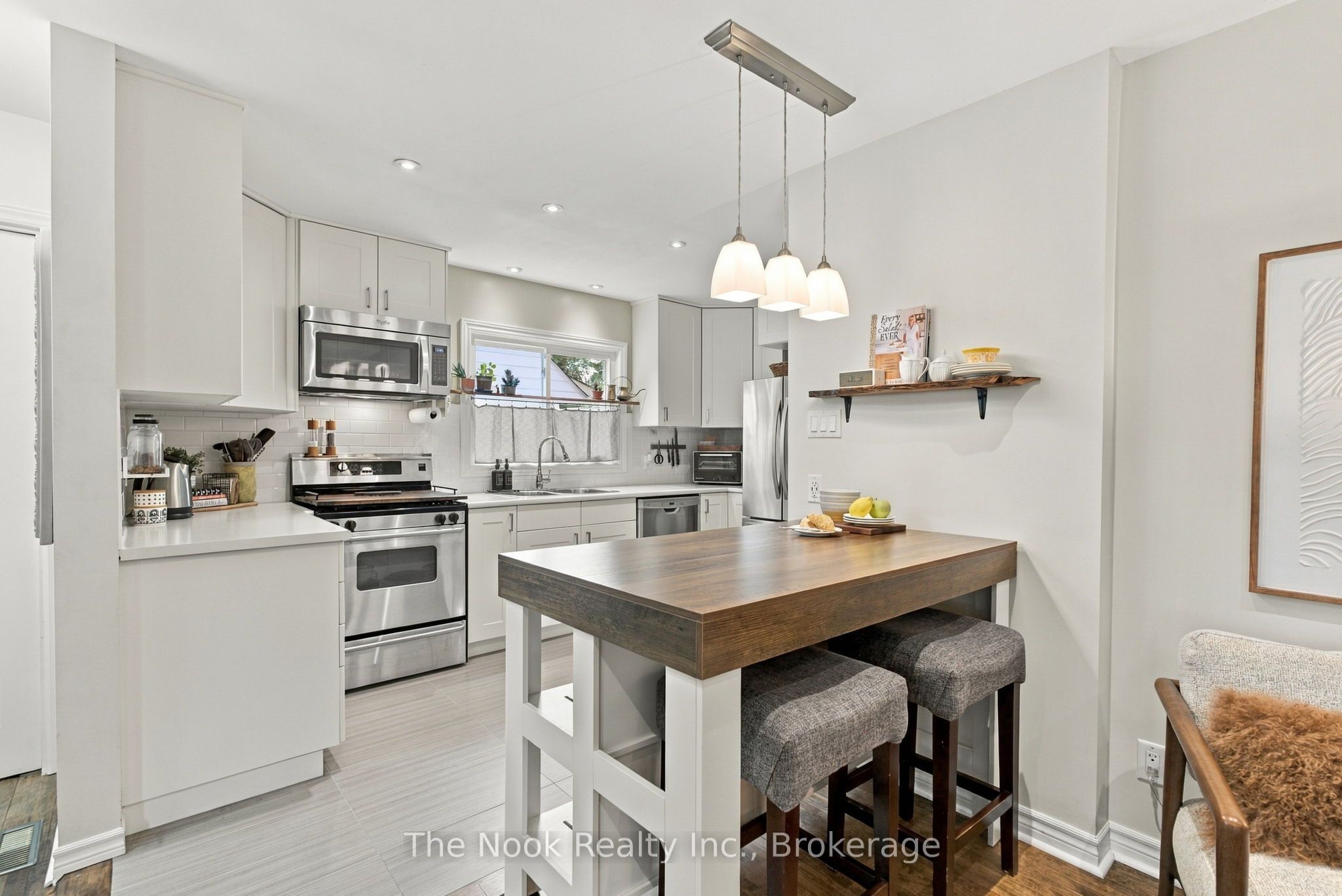 120 Admiral Road Property Photo 4