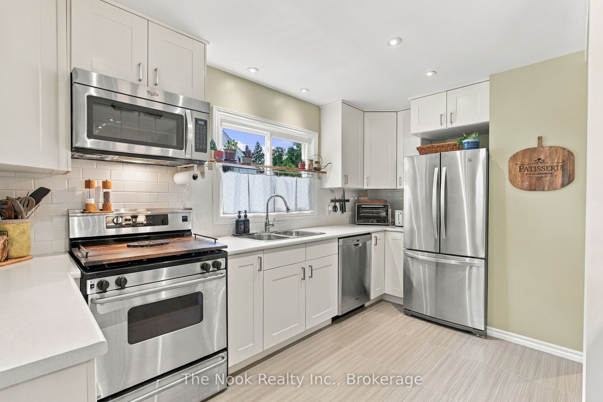 120 Admiral Road Property Photo 8