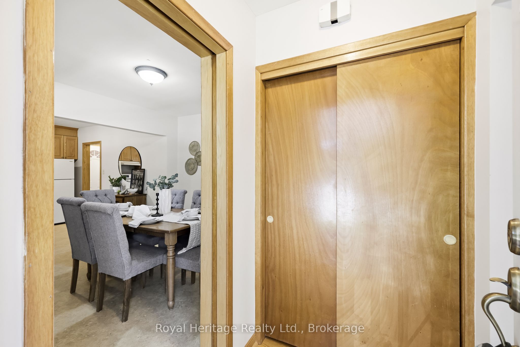 12 Simcoe Street Property Photo 4