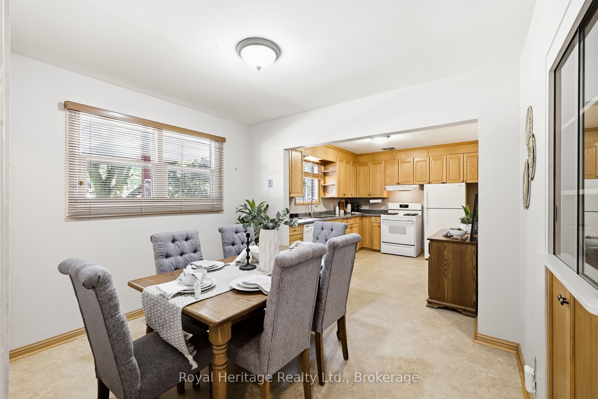 12 Simcoe Street Property Photo 12