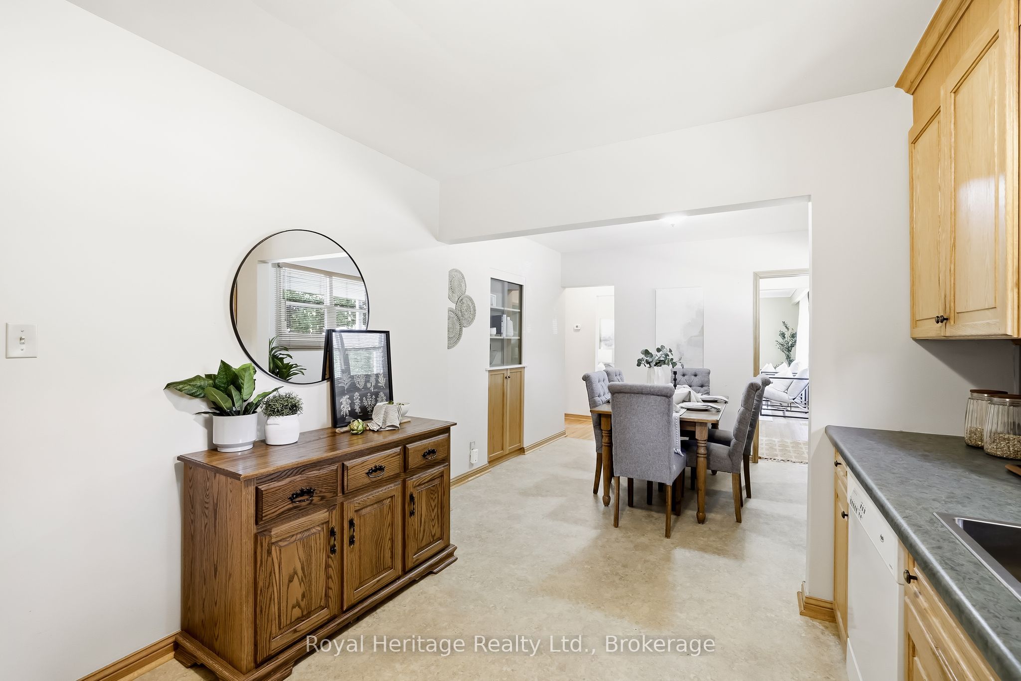 12 Simcoe Street Property Photo 14