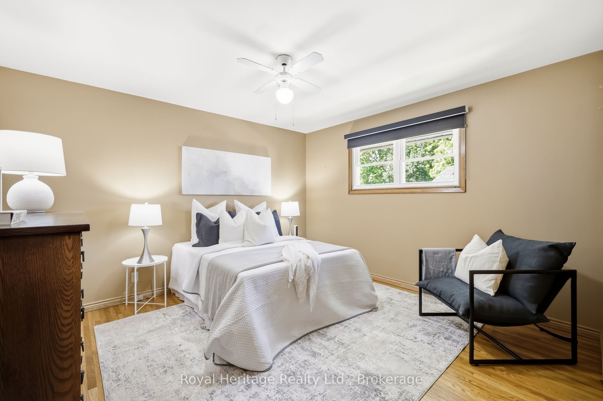 12 Simcoe Street Property Photo 16