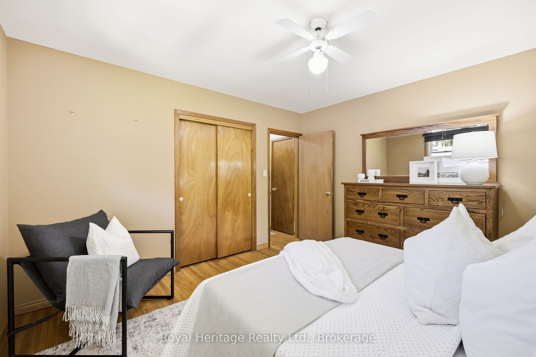 12 Simcoe Street Property Photo 17