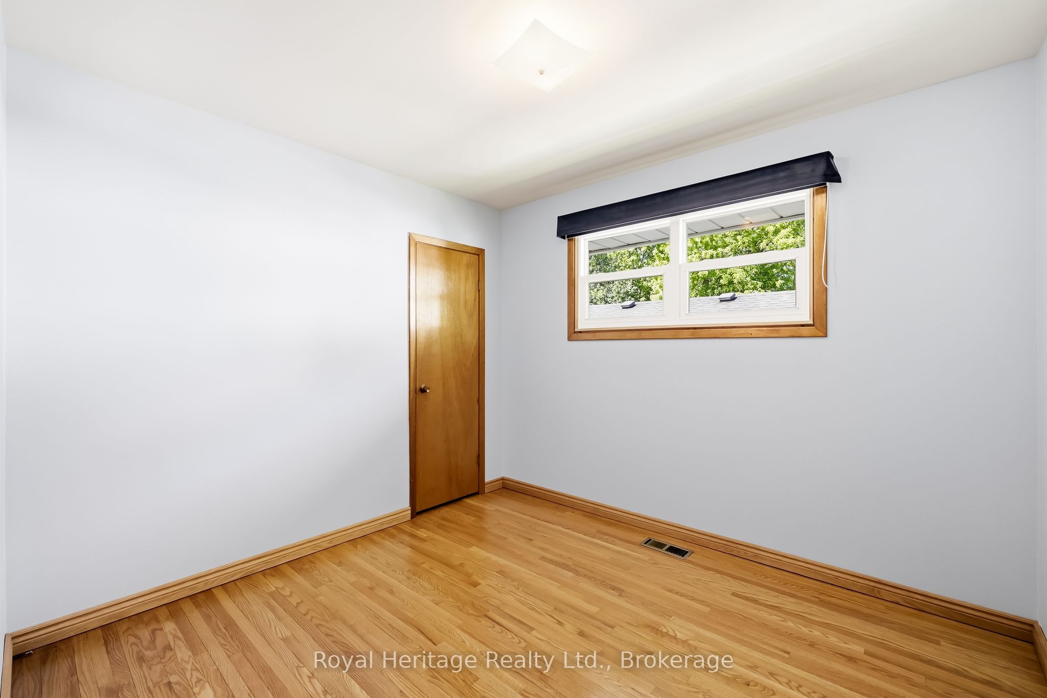 12 Simcoe Street Property Photo 20