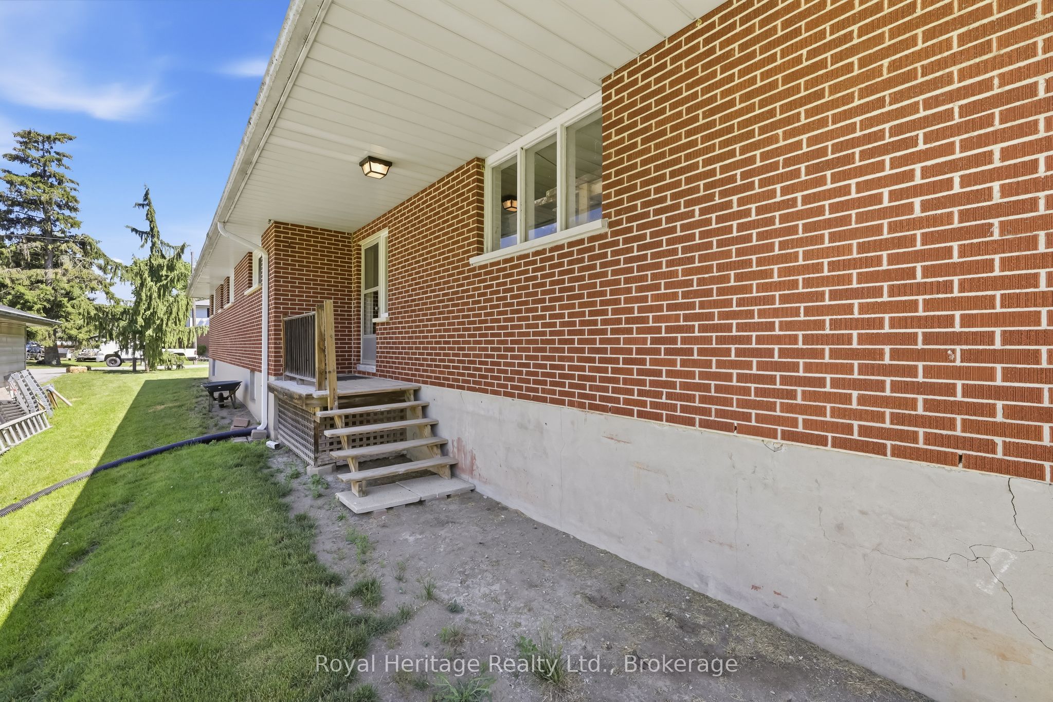 12 Simcoe Street Property Photo 24