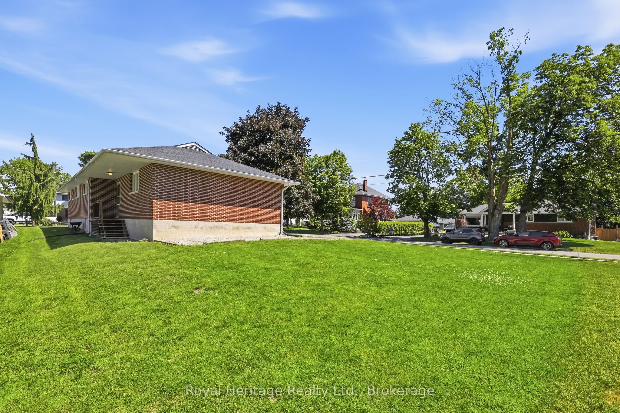 12 Simcoe Street Property Photo 25