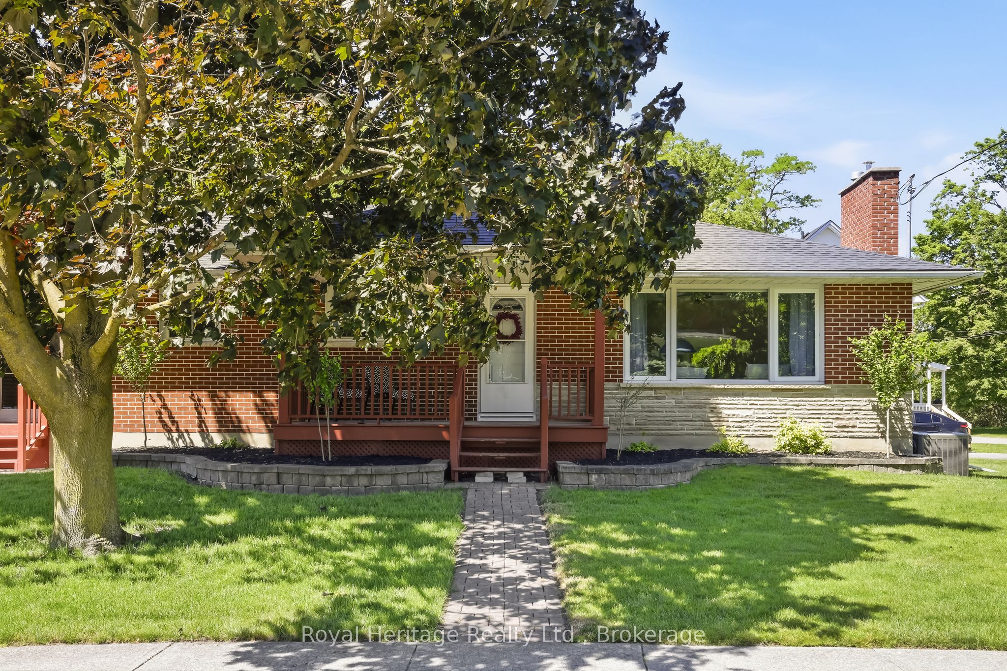 12 Simcoe Street Property Photo 27
