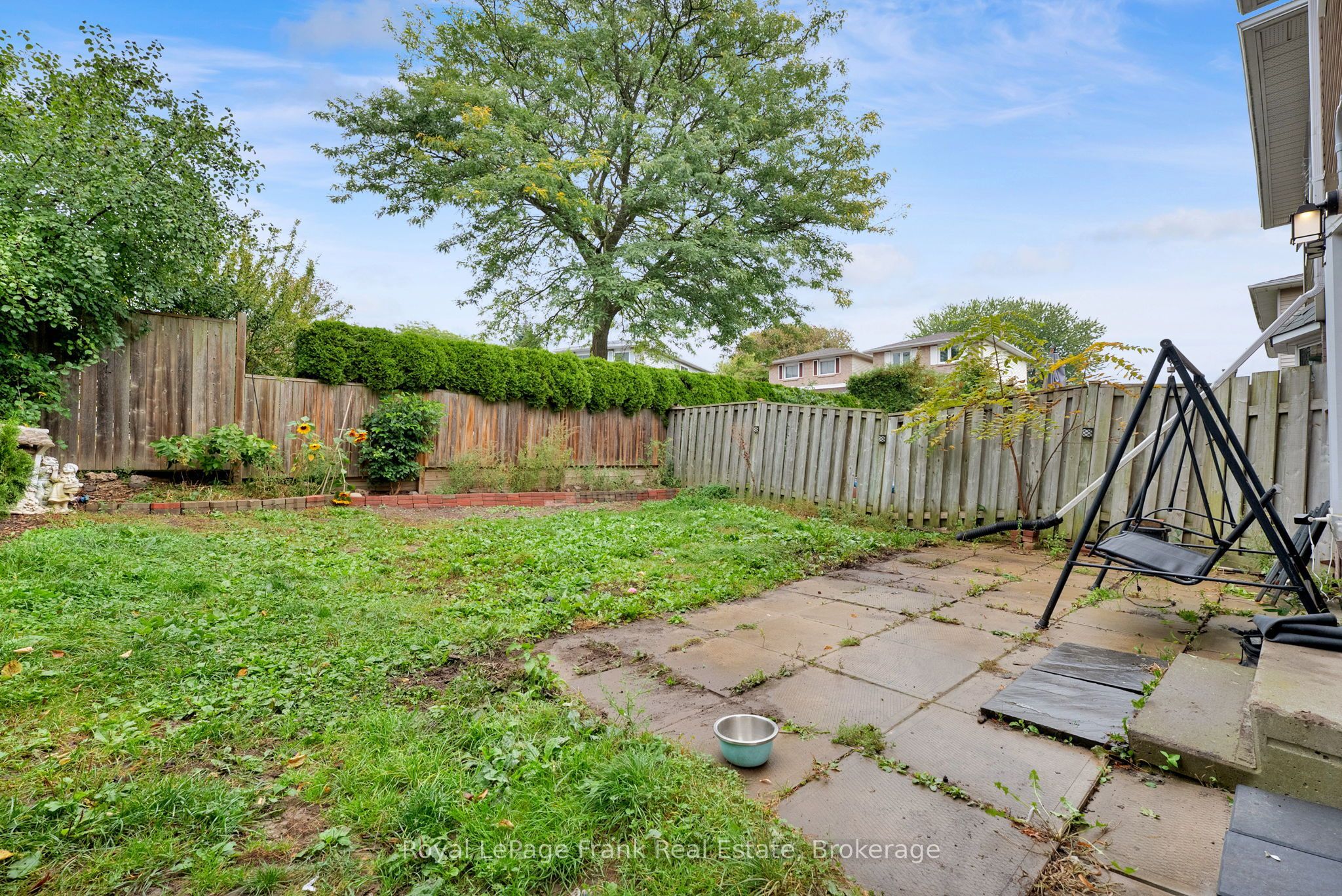634 Down Crescent Property Photo 8