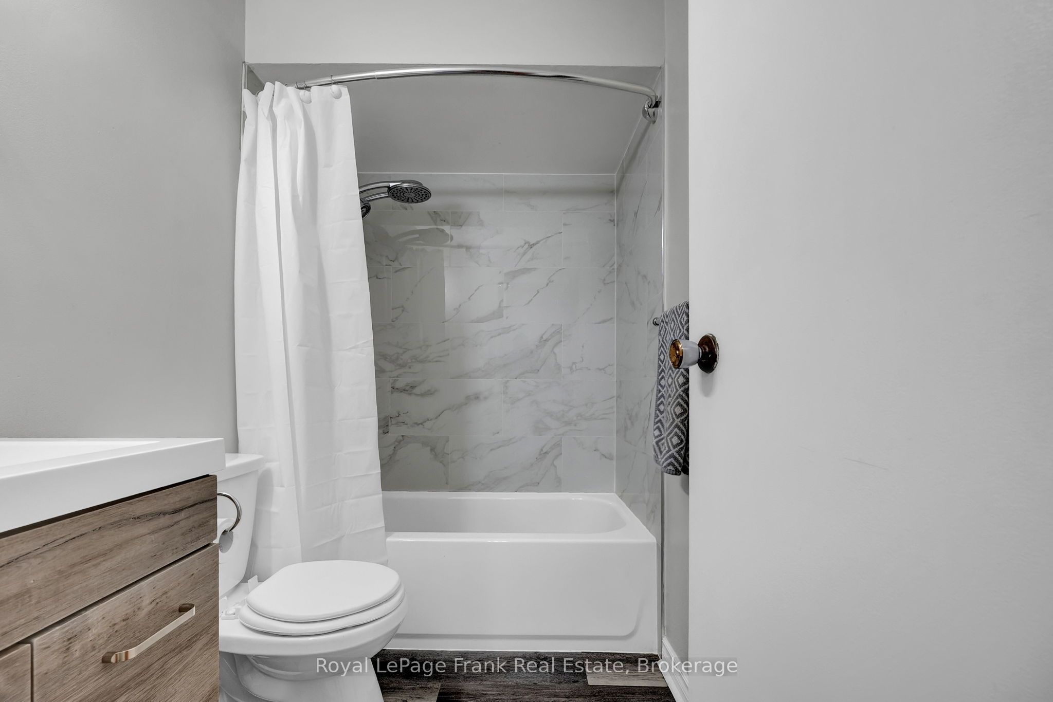 634 Down Crescent Property Photo 33
