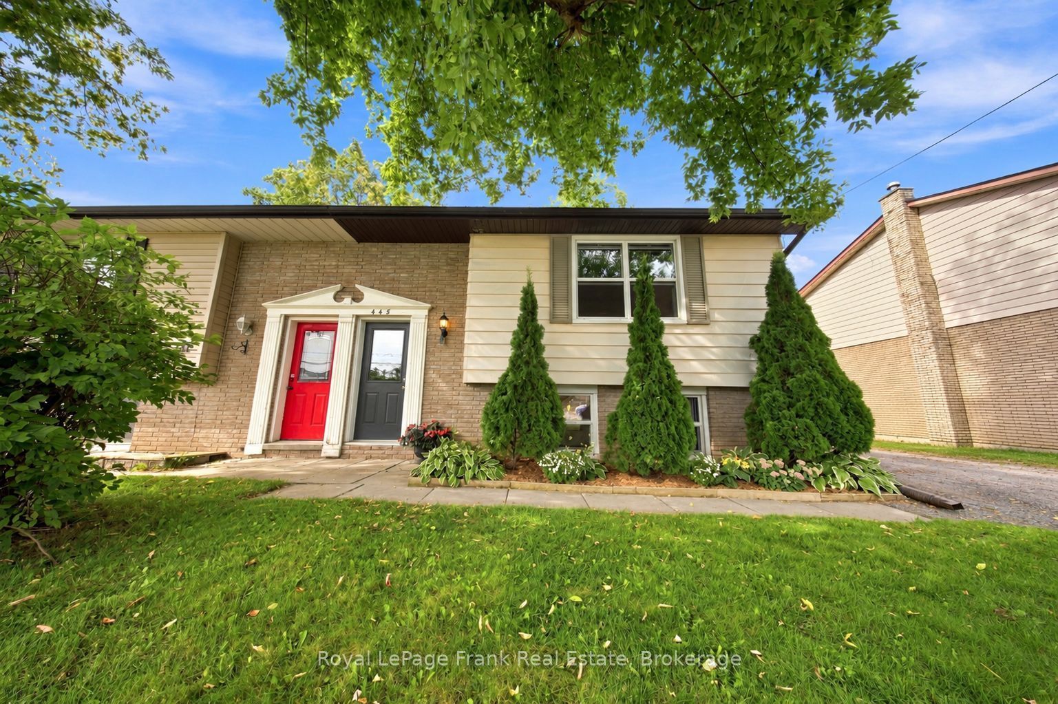 445 Bay Street Property Photo 2