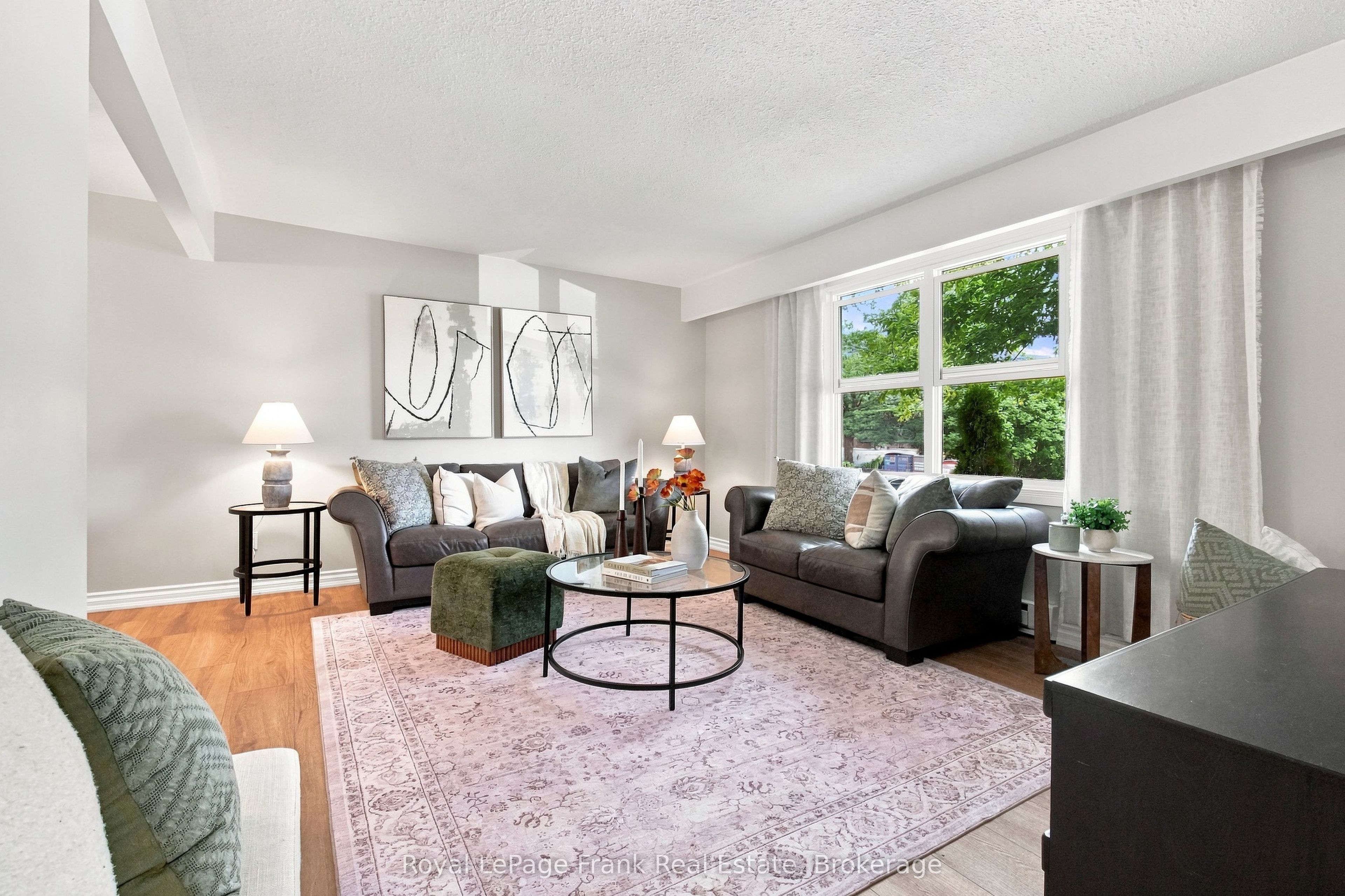 445 Bay Street Property Photo 4
