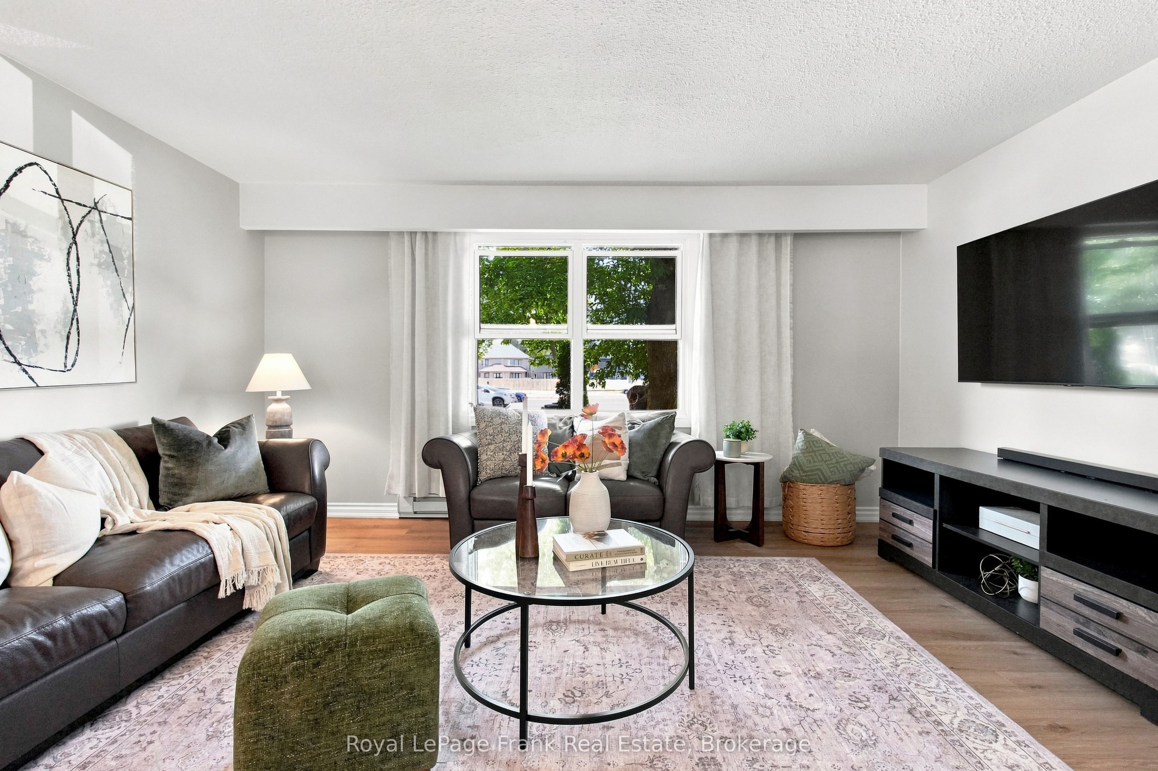 445 Bay Street Property Photo 5