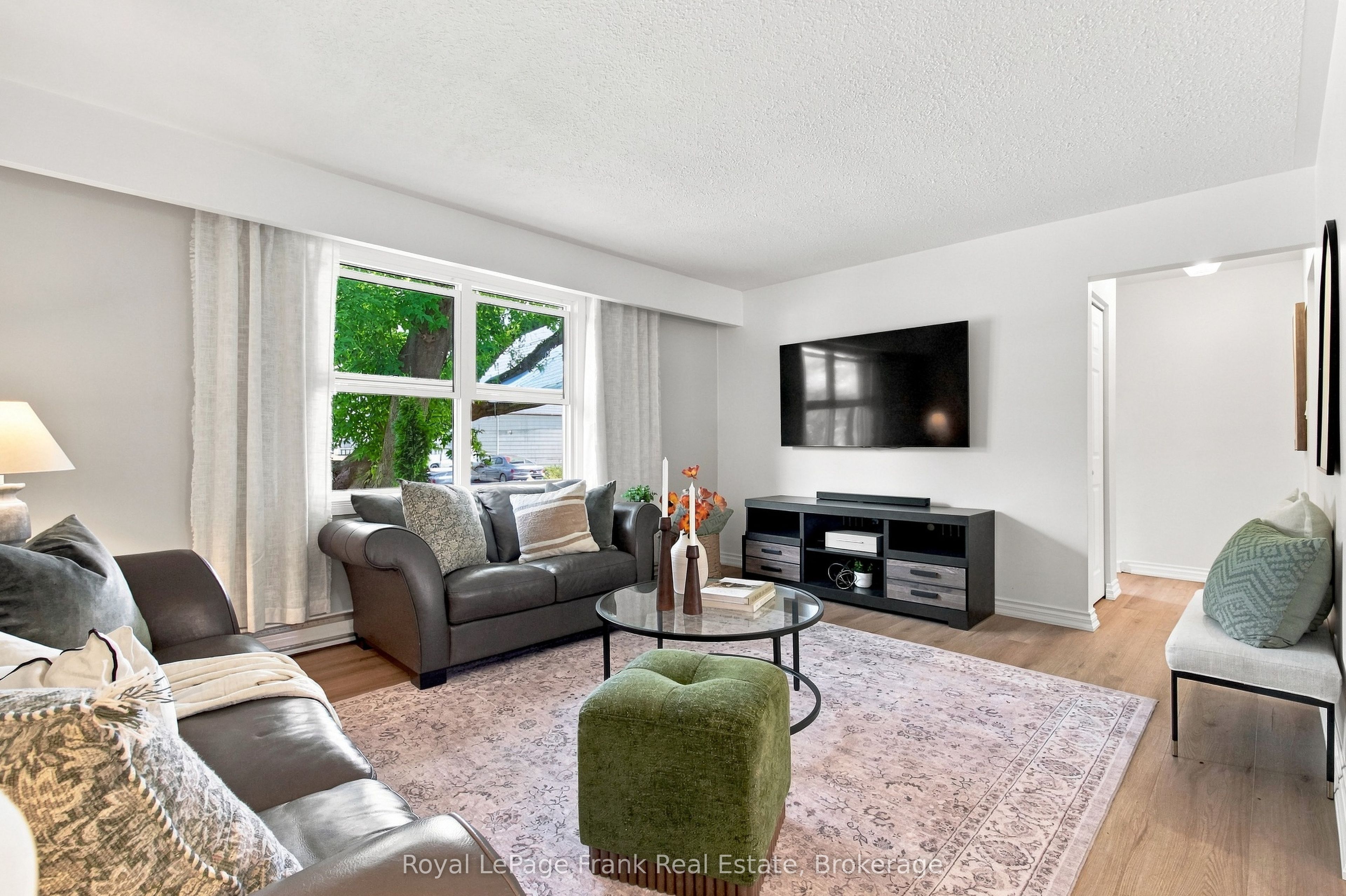445 Bay Street Property Photo 6