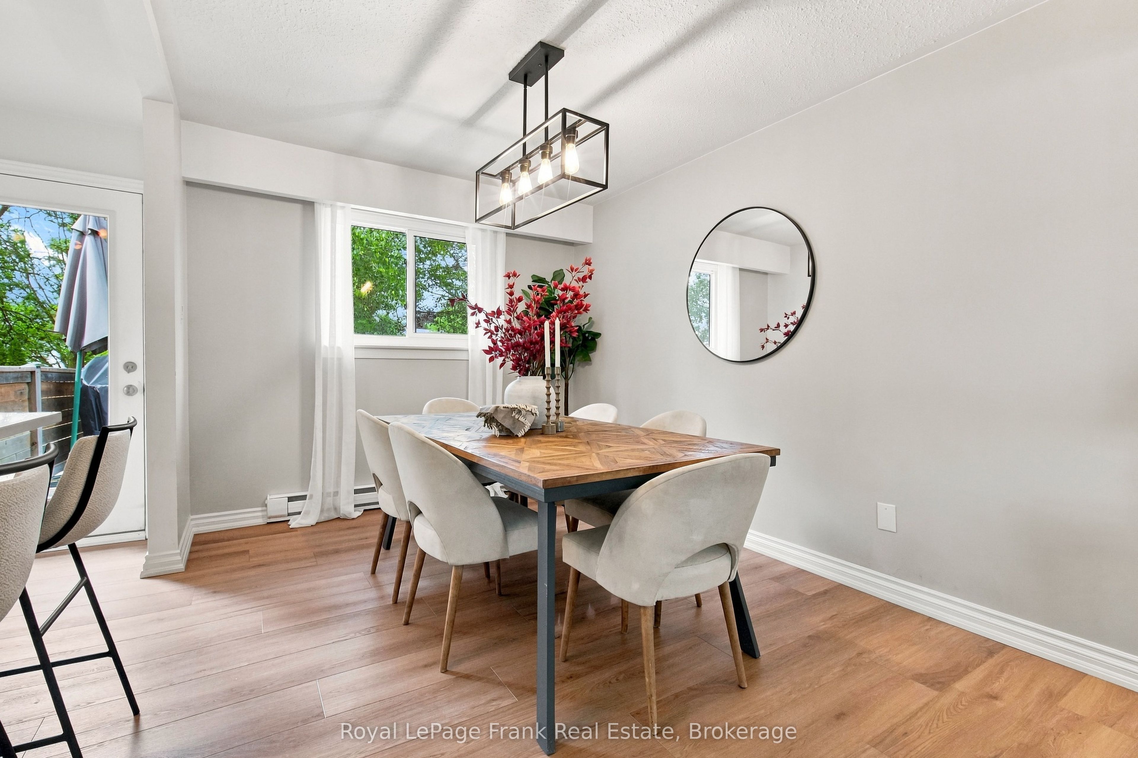 445 Bay Street Property Photo 8