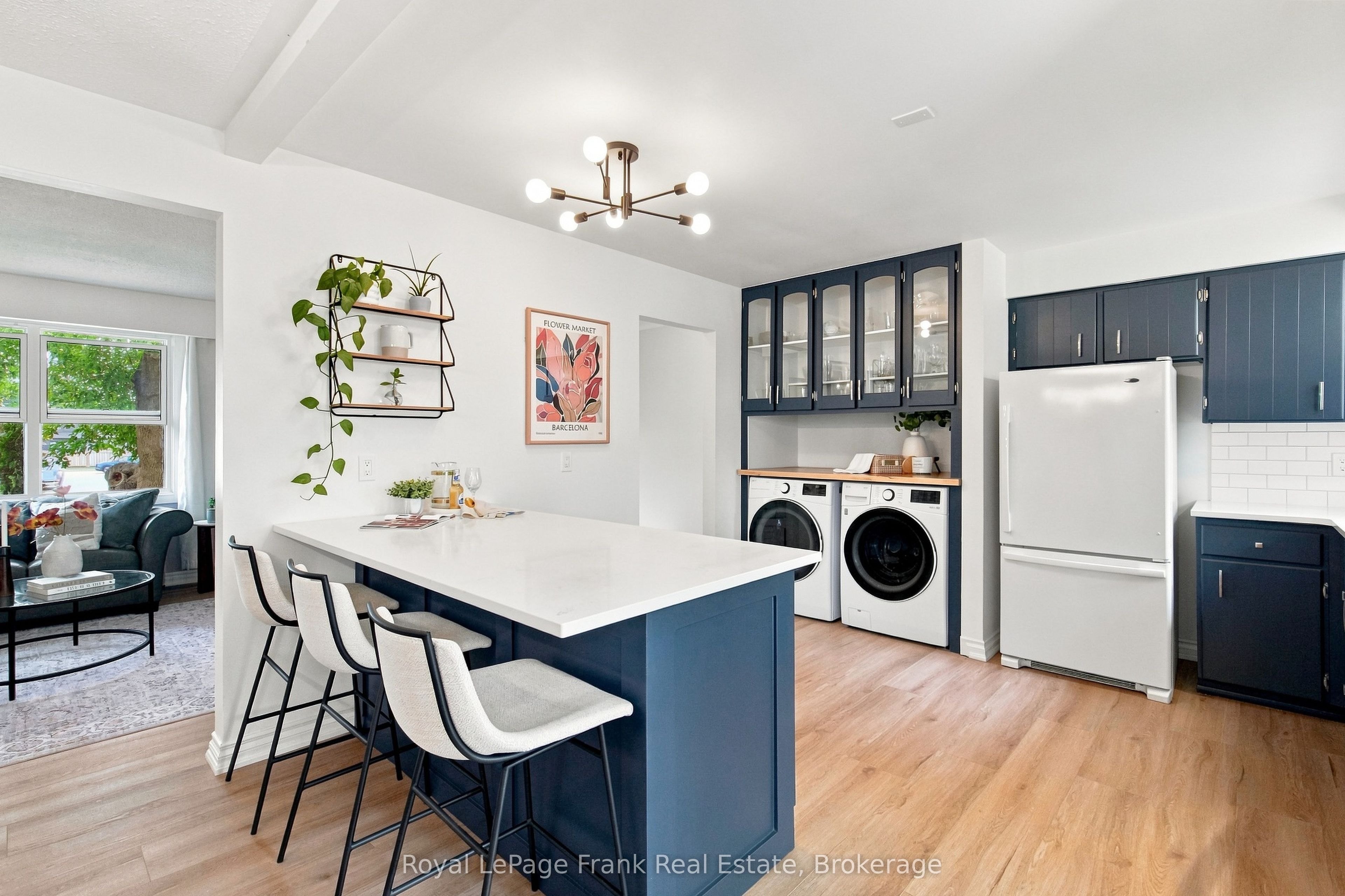 445 Bay Street Property Photo 11