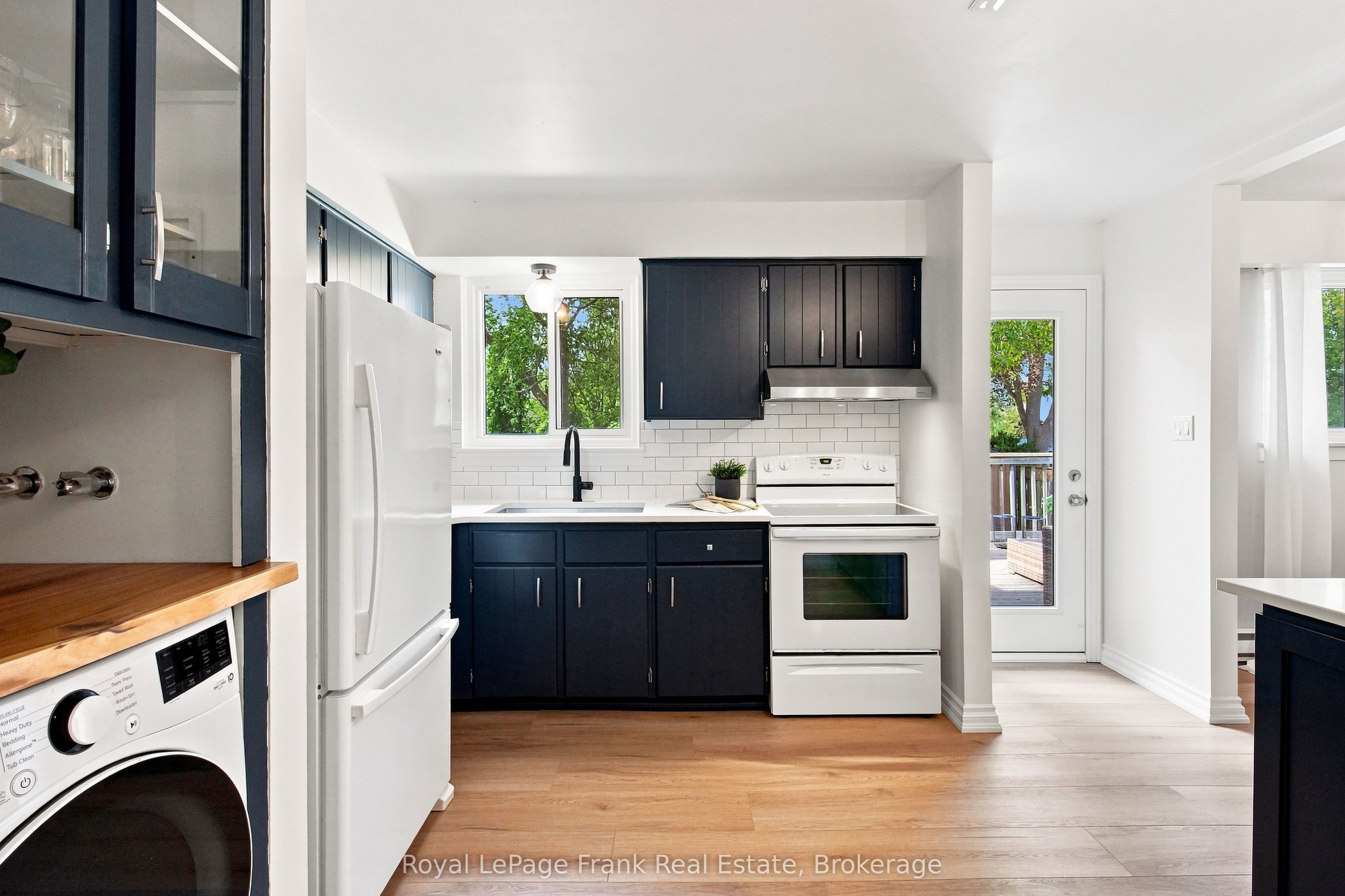 445 Bay Street Property Photo 12