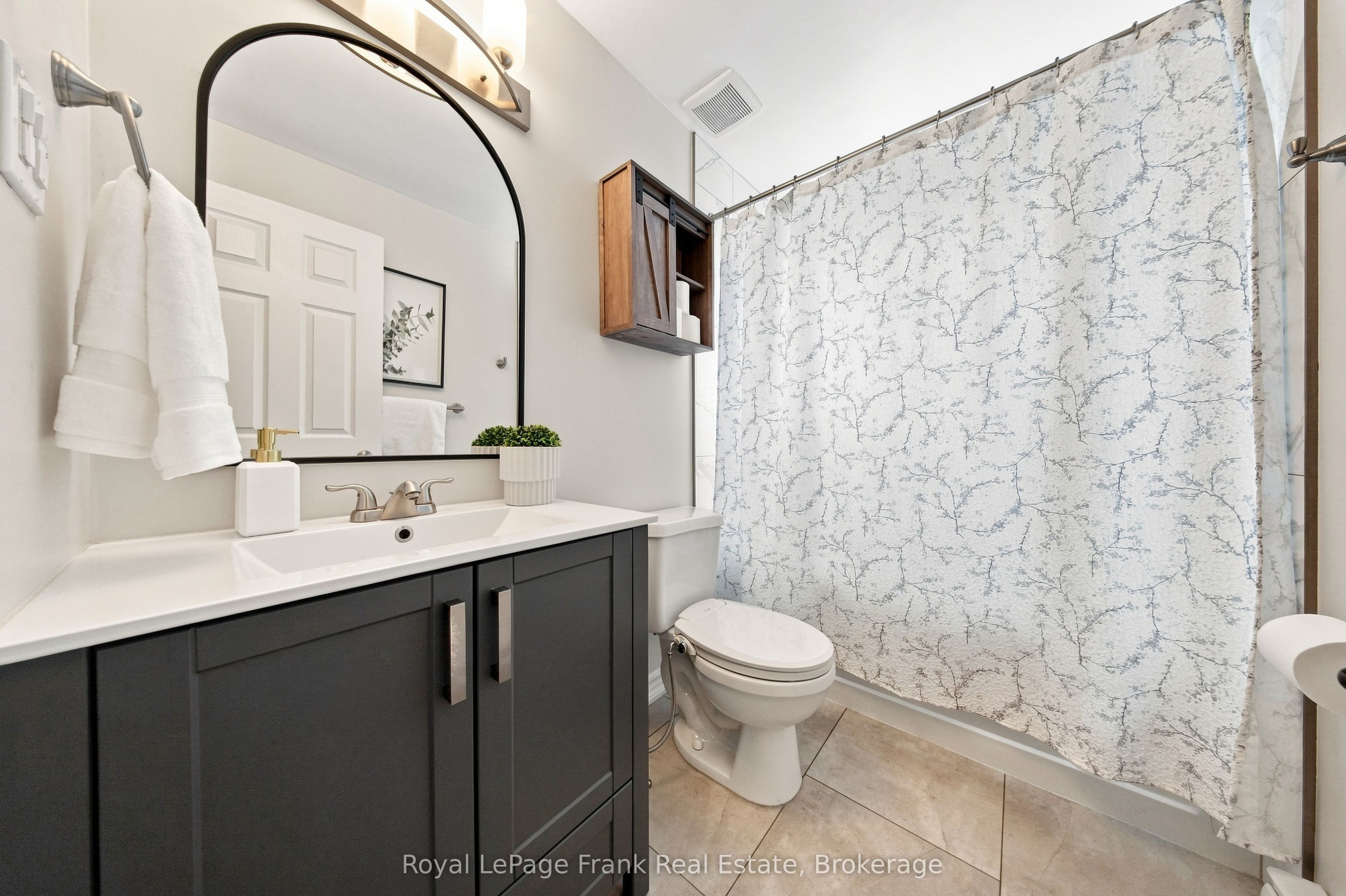 445 Bay Street Property Photo 22