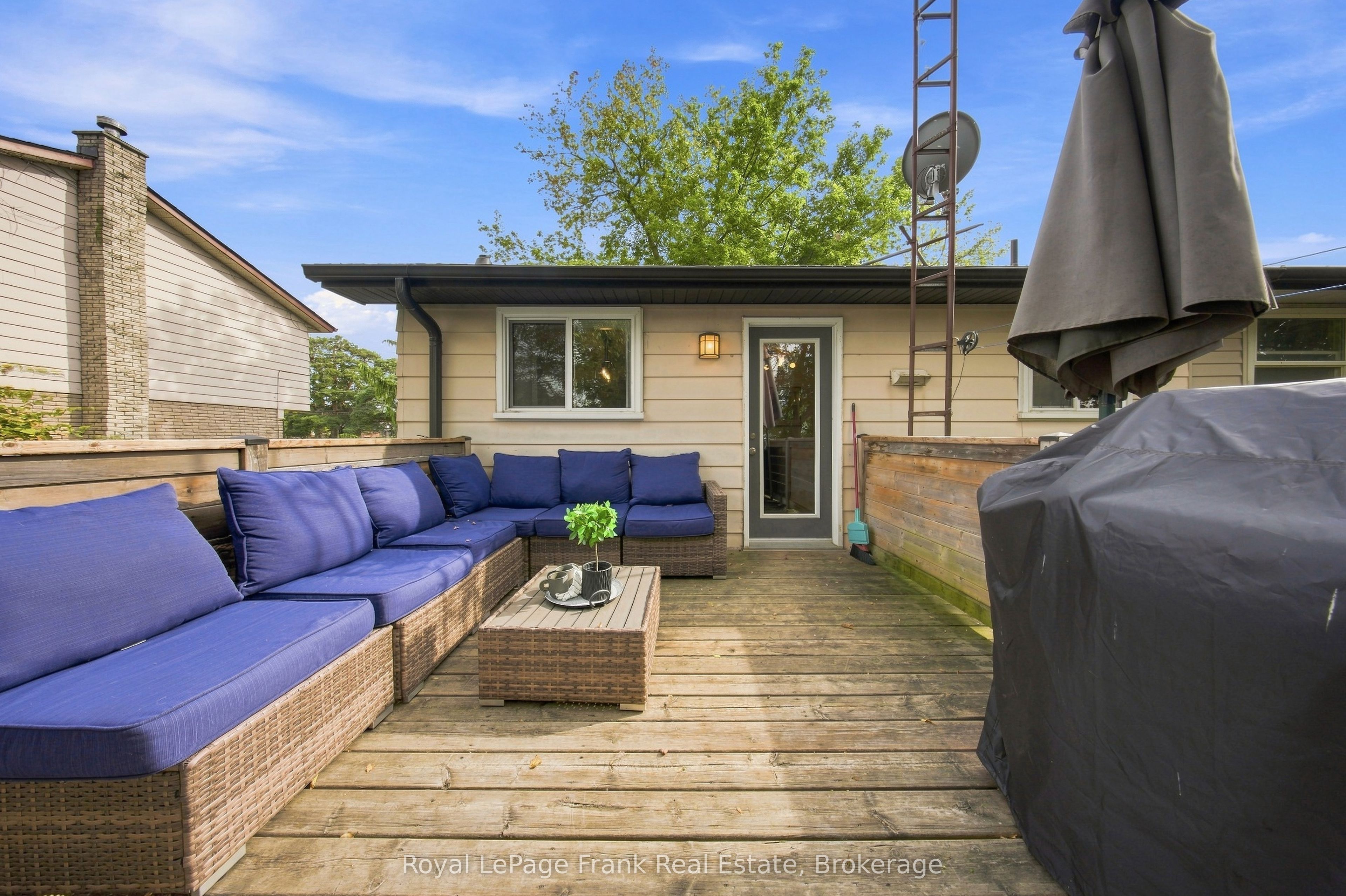 445 Bay Street Property Photo 24