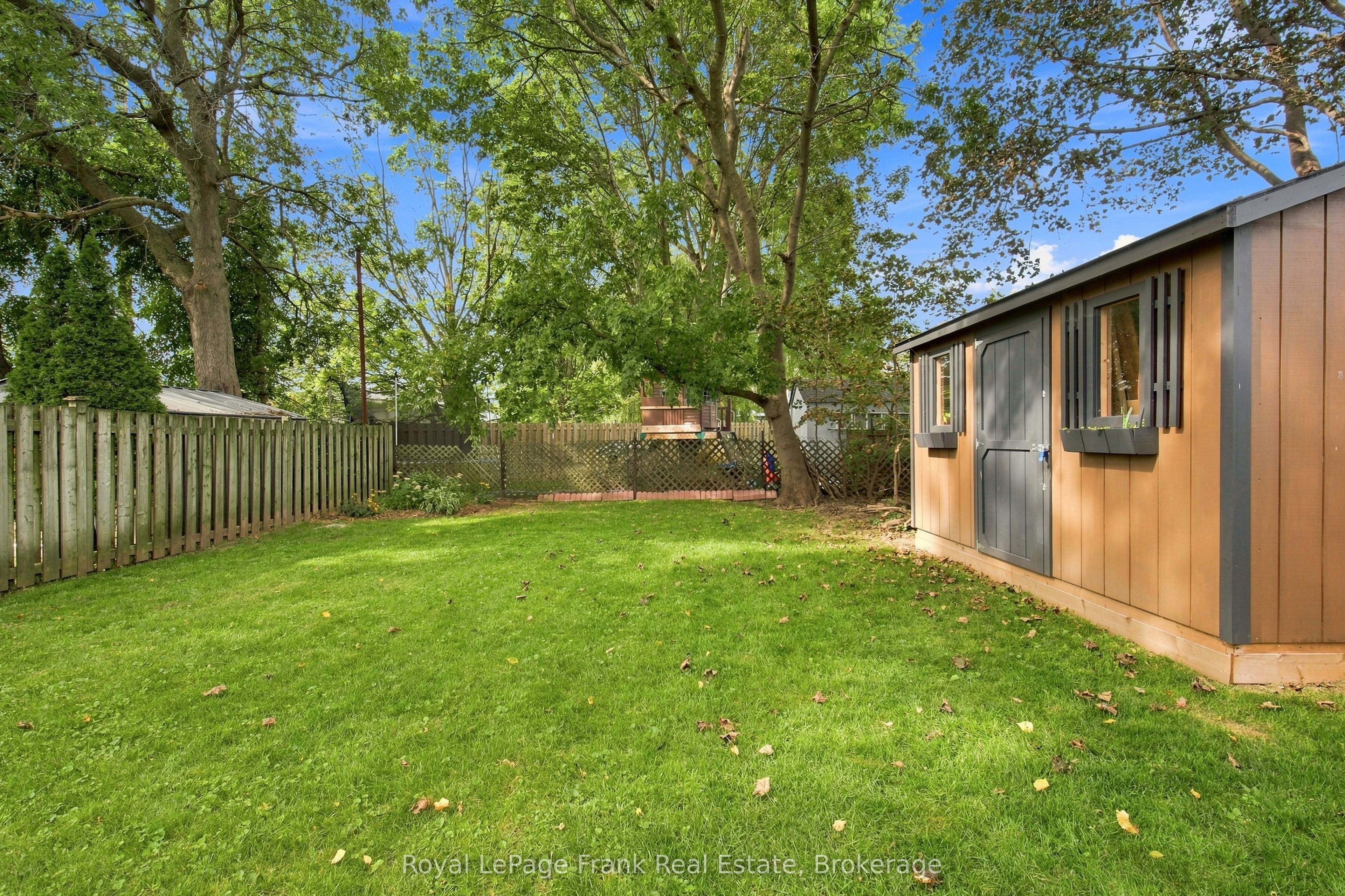 445 Bay Street Property Photo 28