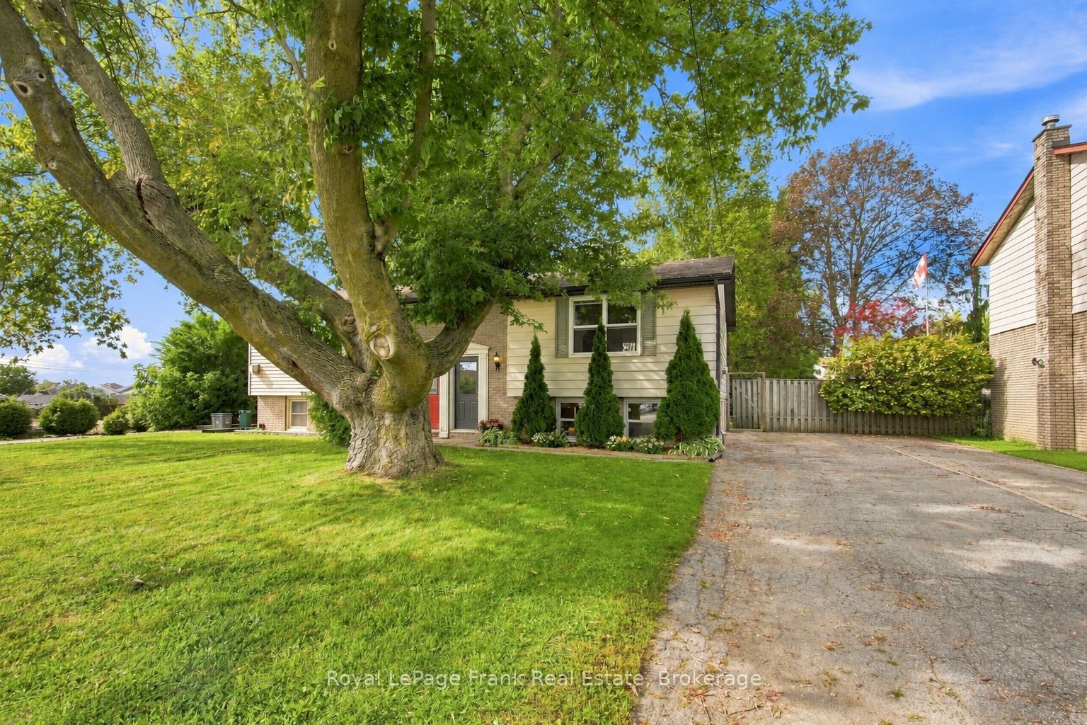 445 Bay Street Property Photo 30
