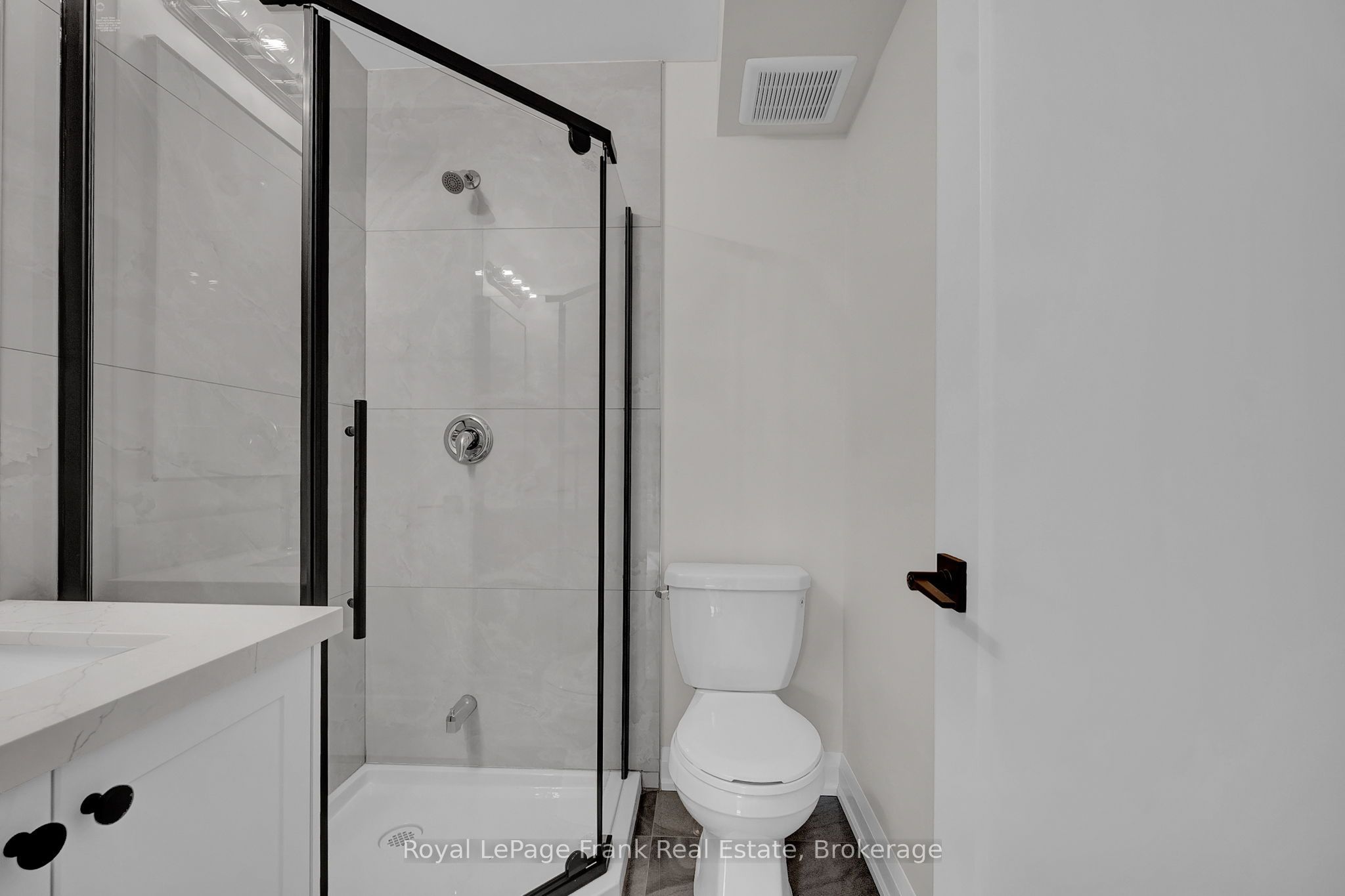 321 Anderson Avenue Property Photo 13