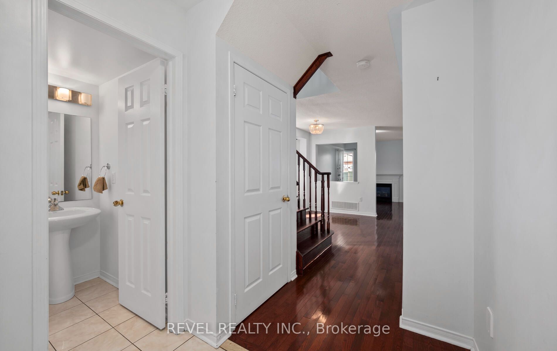 91 Oceanpearl Crescent Property Photo 3