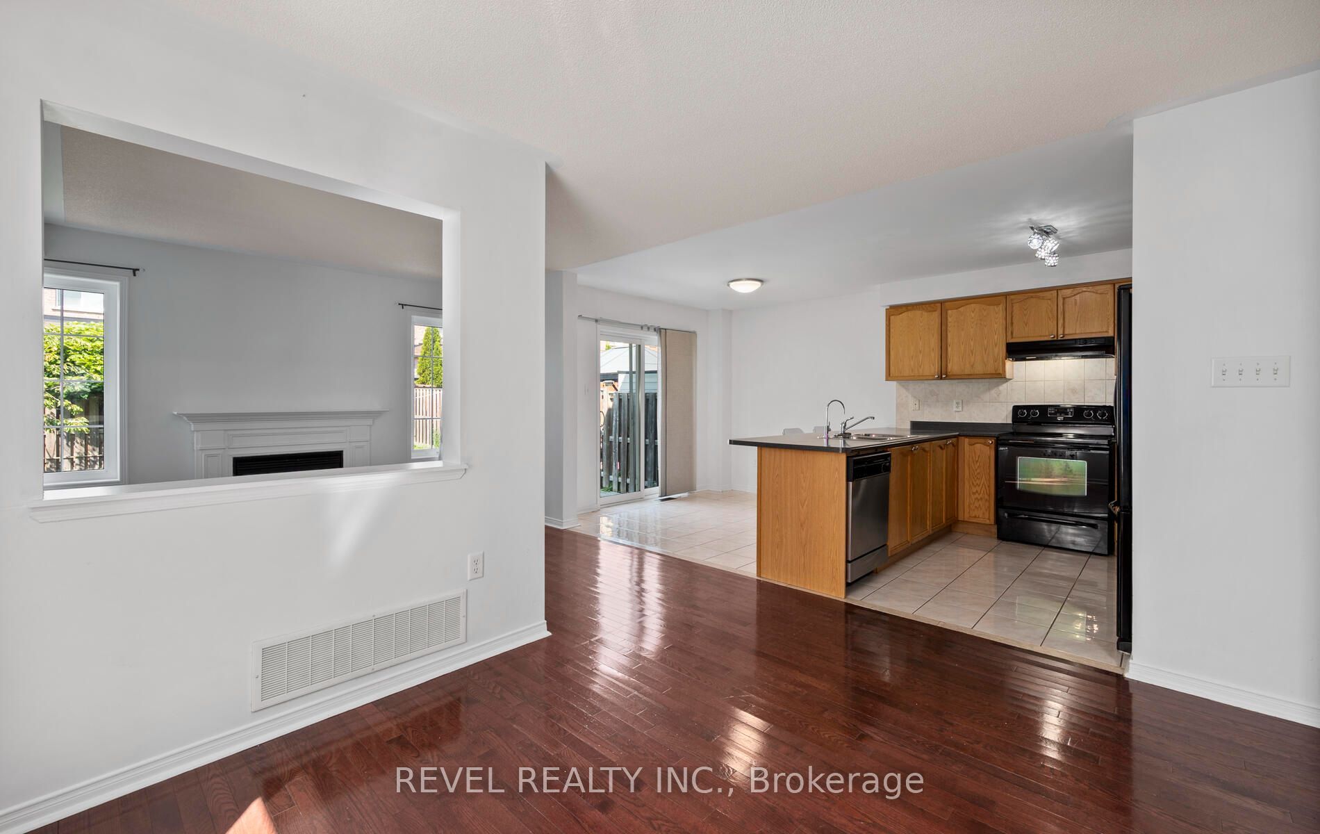 91 Oceanpearl Crescent Property Photo 6