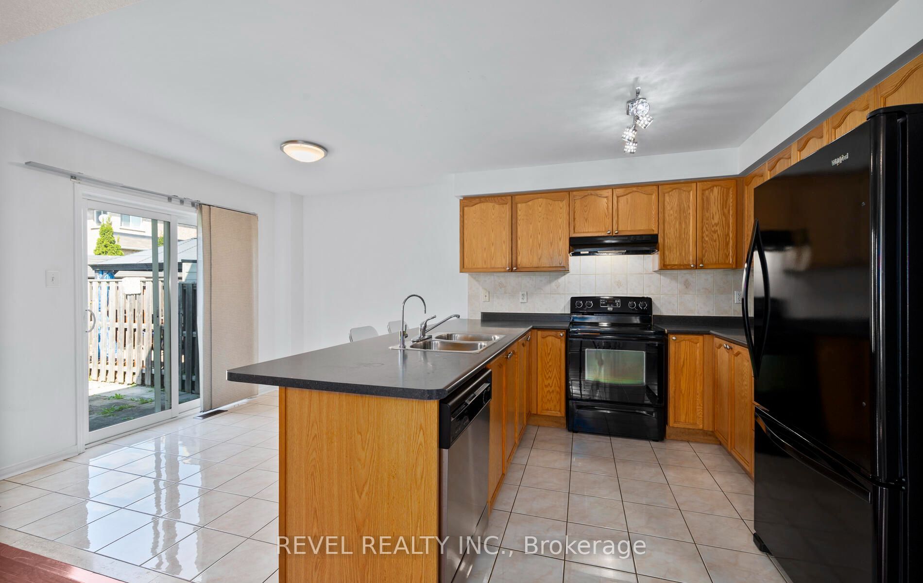91 Oceanpearl Crescent Property Photo 7