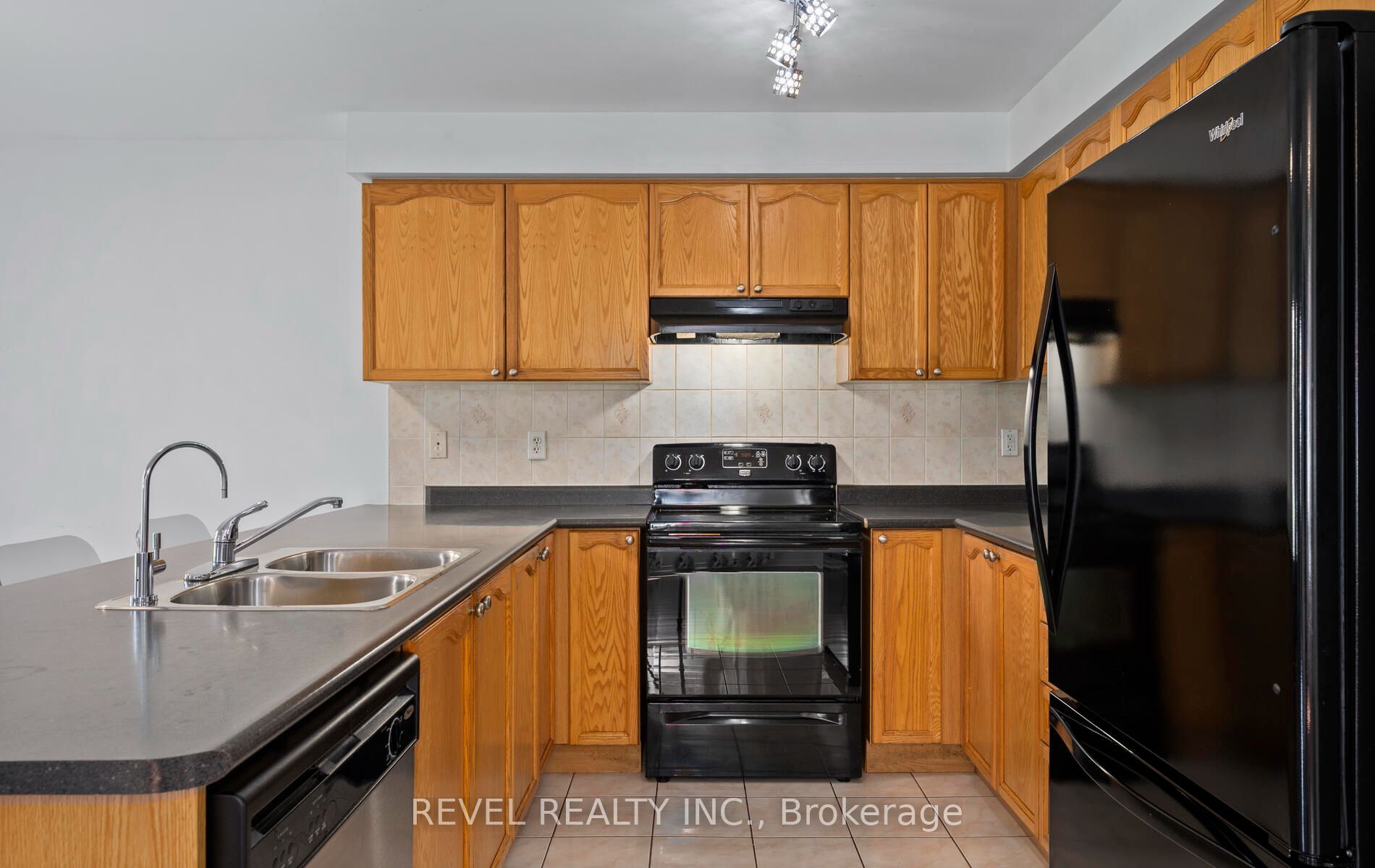 91 Oceanpearl Crescent Property Photo 8
