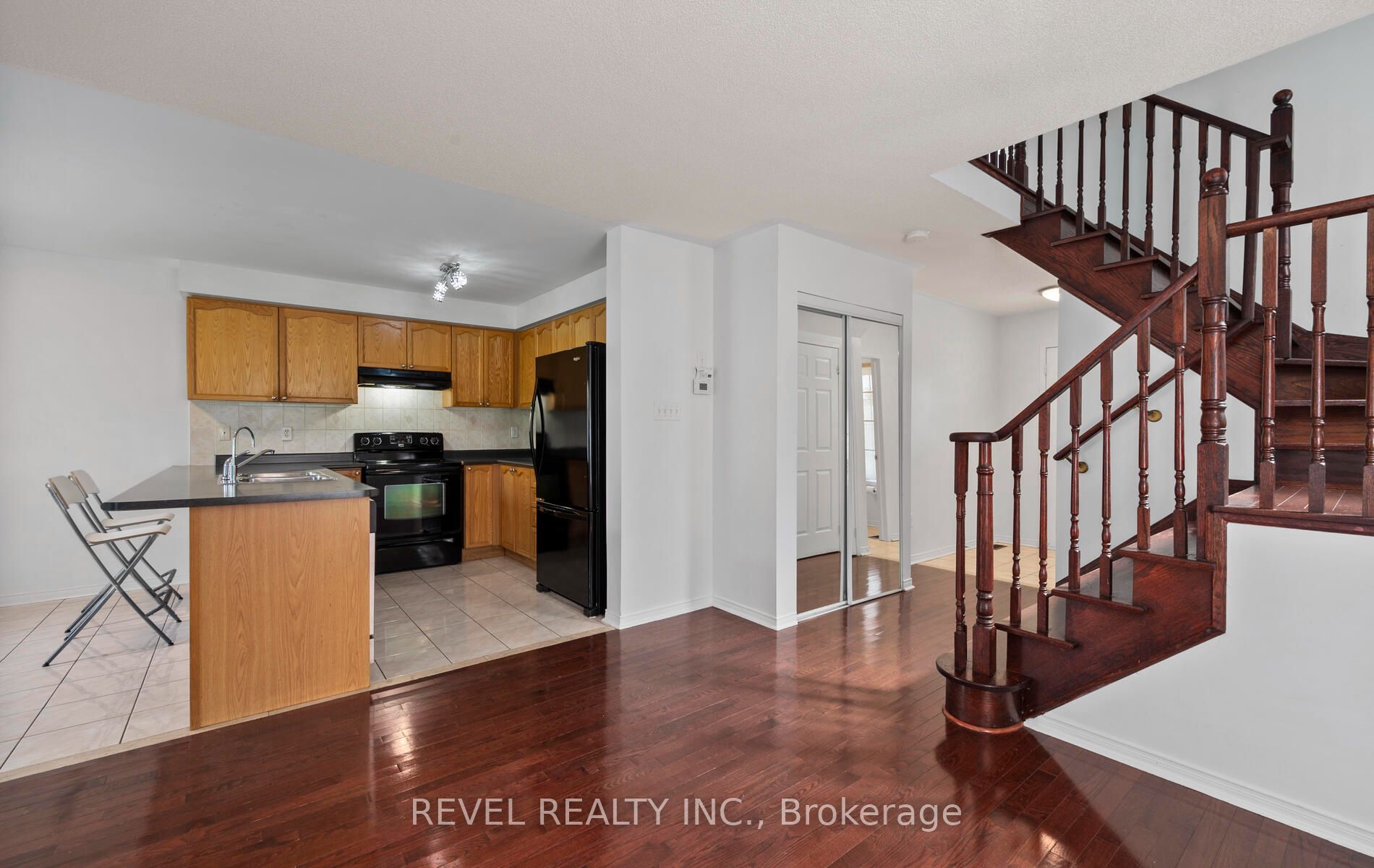 91 Oceanpearl Crescent Property Photo 13