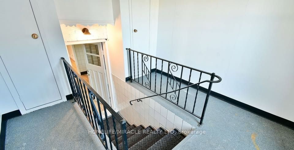 584 Montgomery Street Property Photo 2