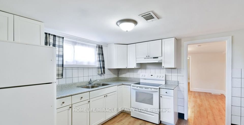 584 Montgomery Street Property Photo 3