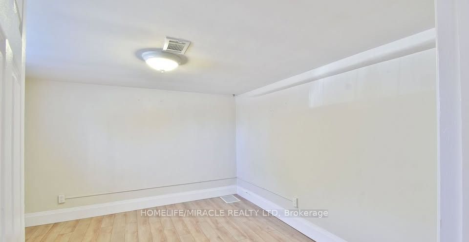 584 Montgomery Street Property Photo 5