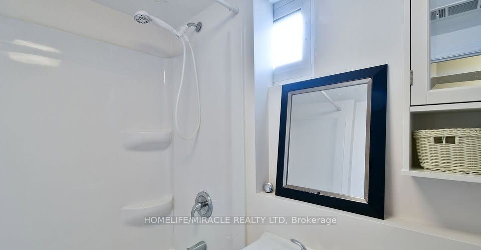 584 Montgomery Street Property Photo 6
