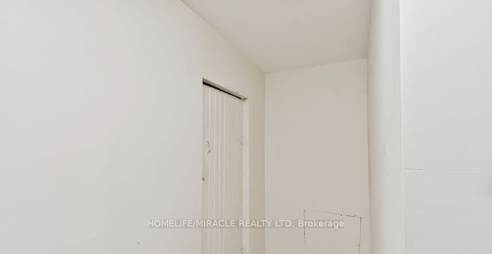 584 Montgomery Street Property Photo 7