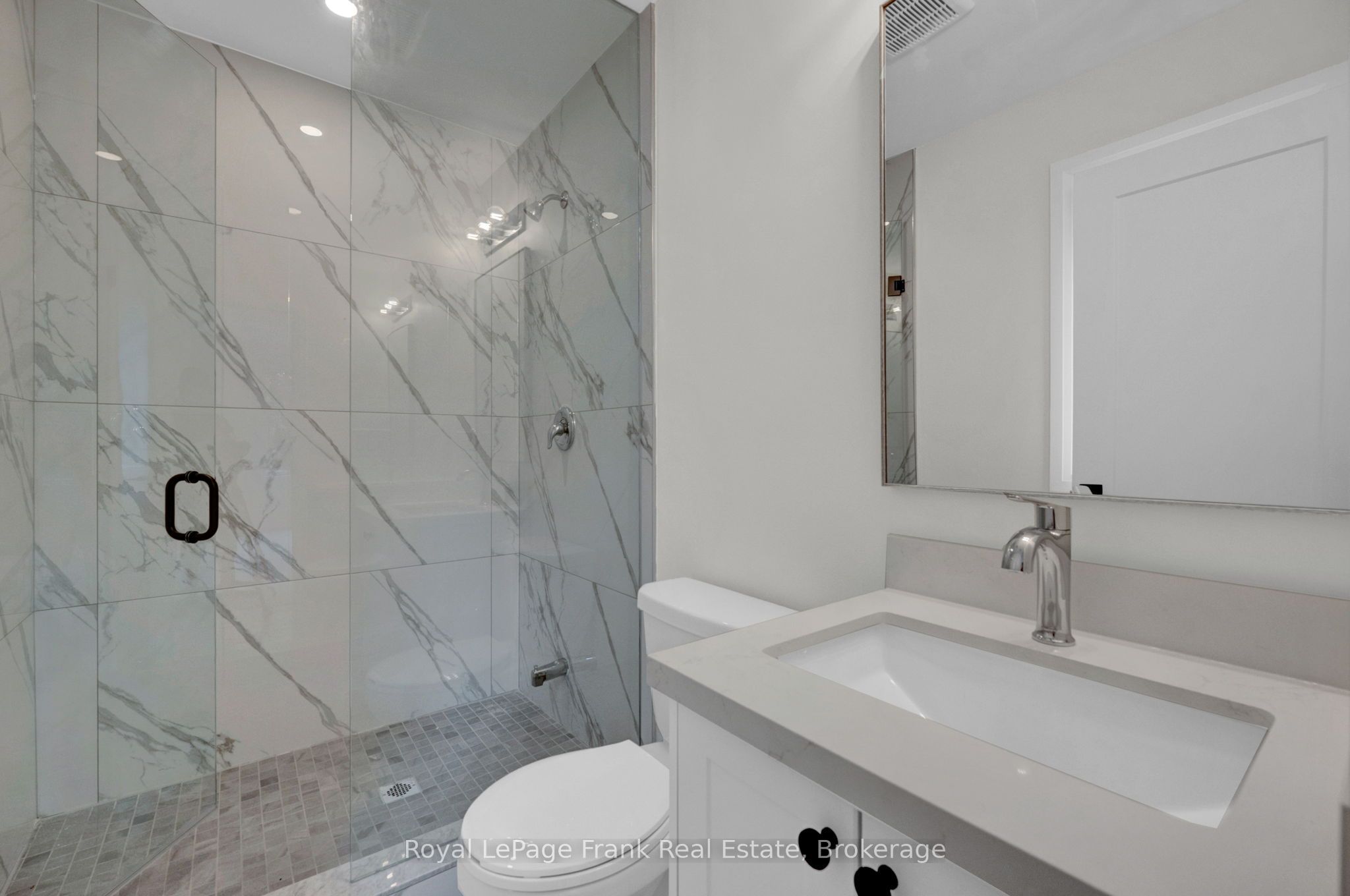 323 Anderson Avenue Property Photo 30