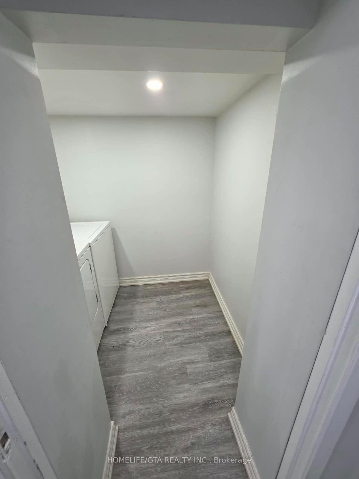 214 Ravenscroft Road Basement Property Photo 1