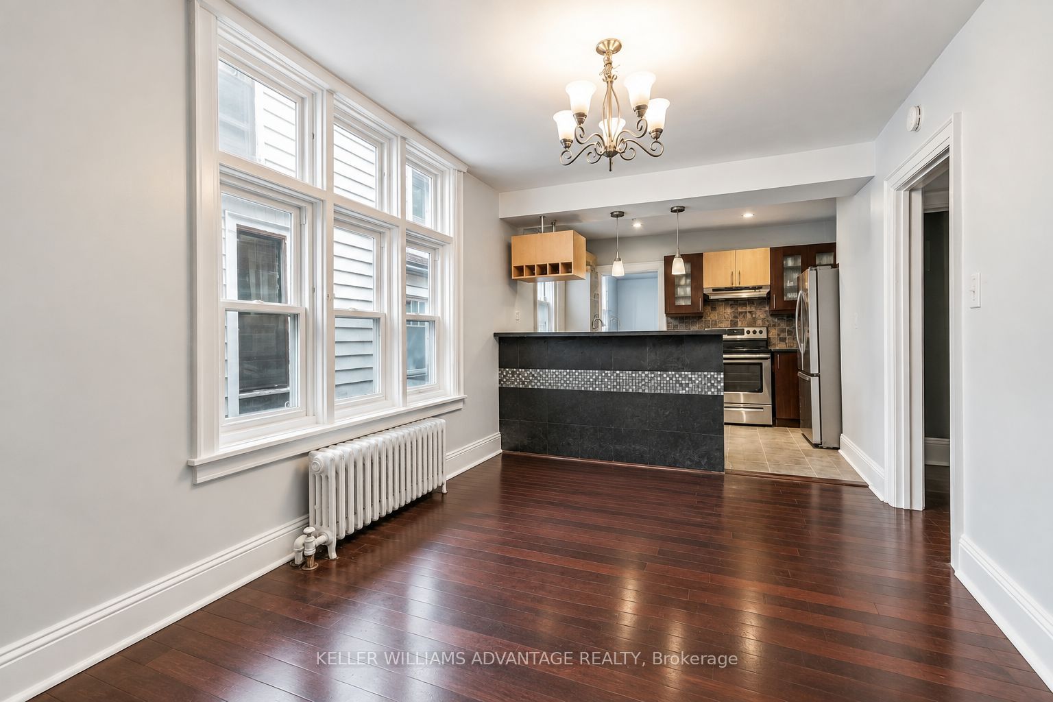 585 Woodbine Avenue Main & 2nd Property Photo 8