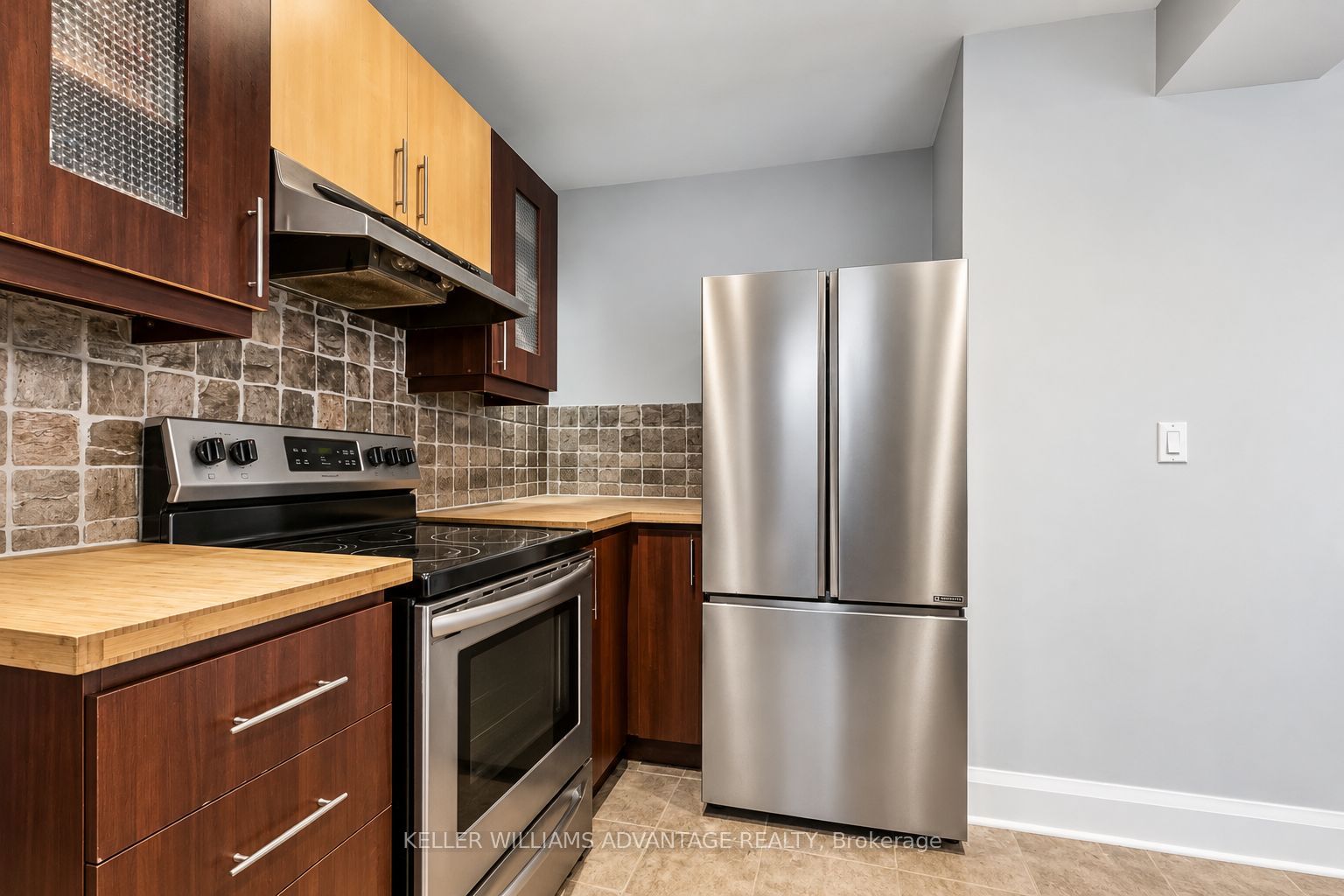 585 Woodbine Avenue Main & 2nd Property Photo 10