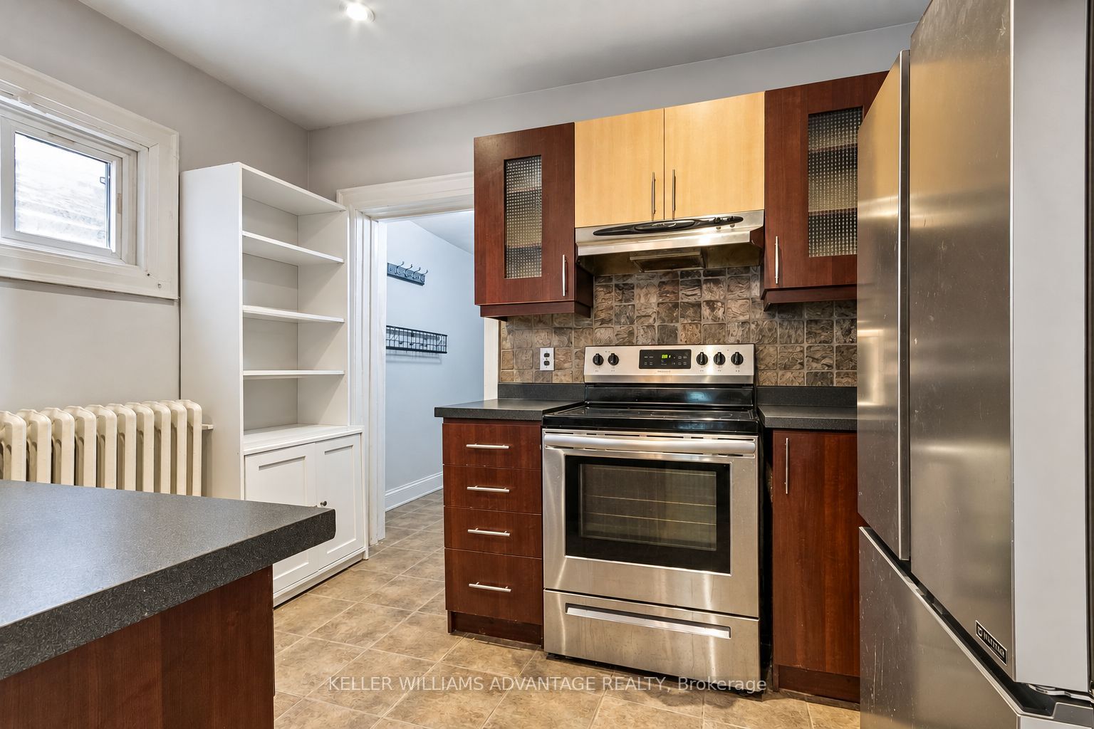 585 Woodbine Avenue Main & 2nd Property Photo 12
