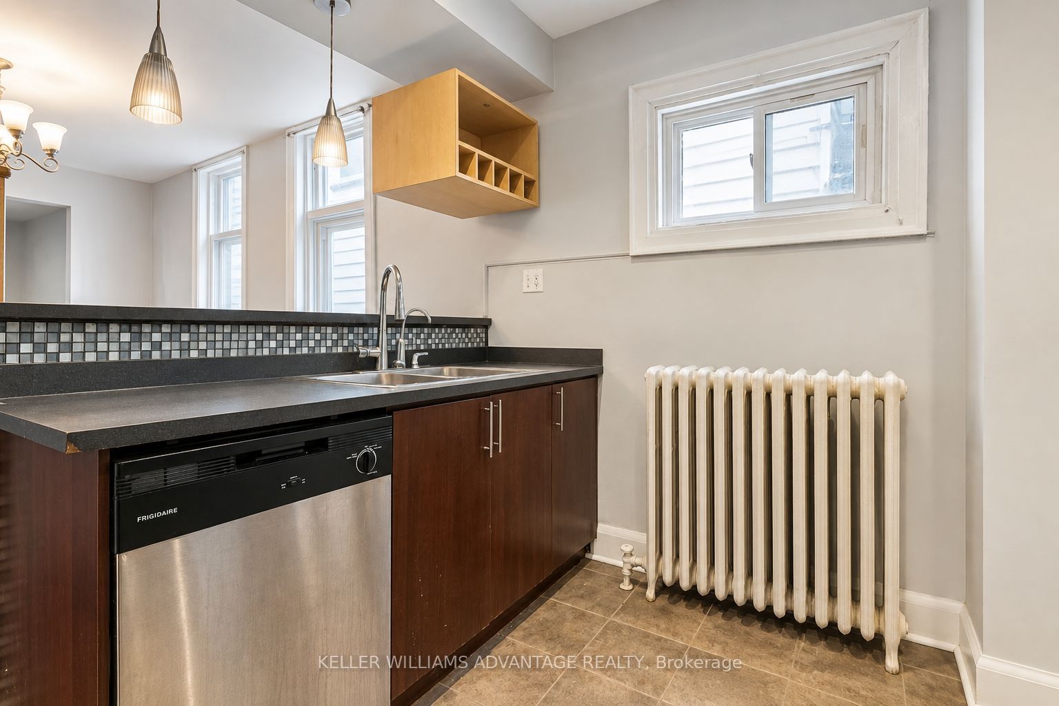 585 Woodbine Avenue Main & 2nd Property Photo 14