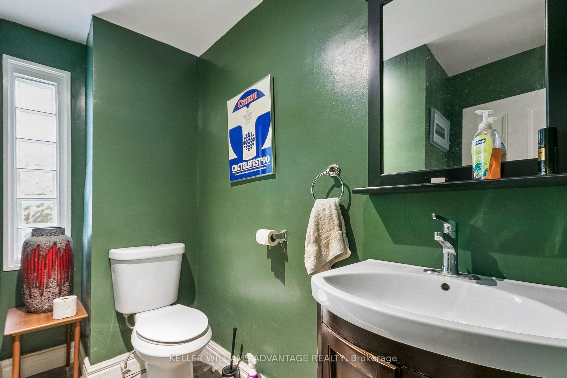585 Woodbine Avenue Main & 2nd Property Photo 15