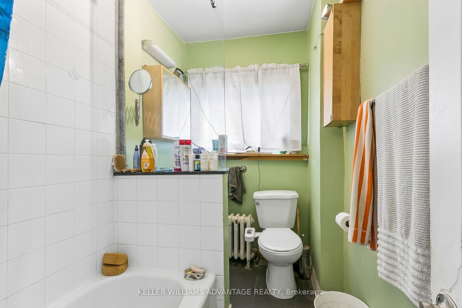 585 Woodbine Avenue Main & 2nd Property Photo 24