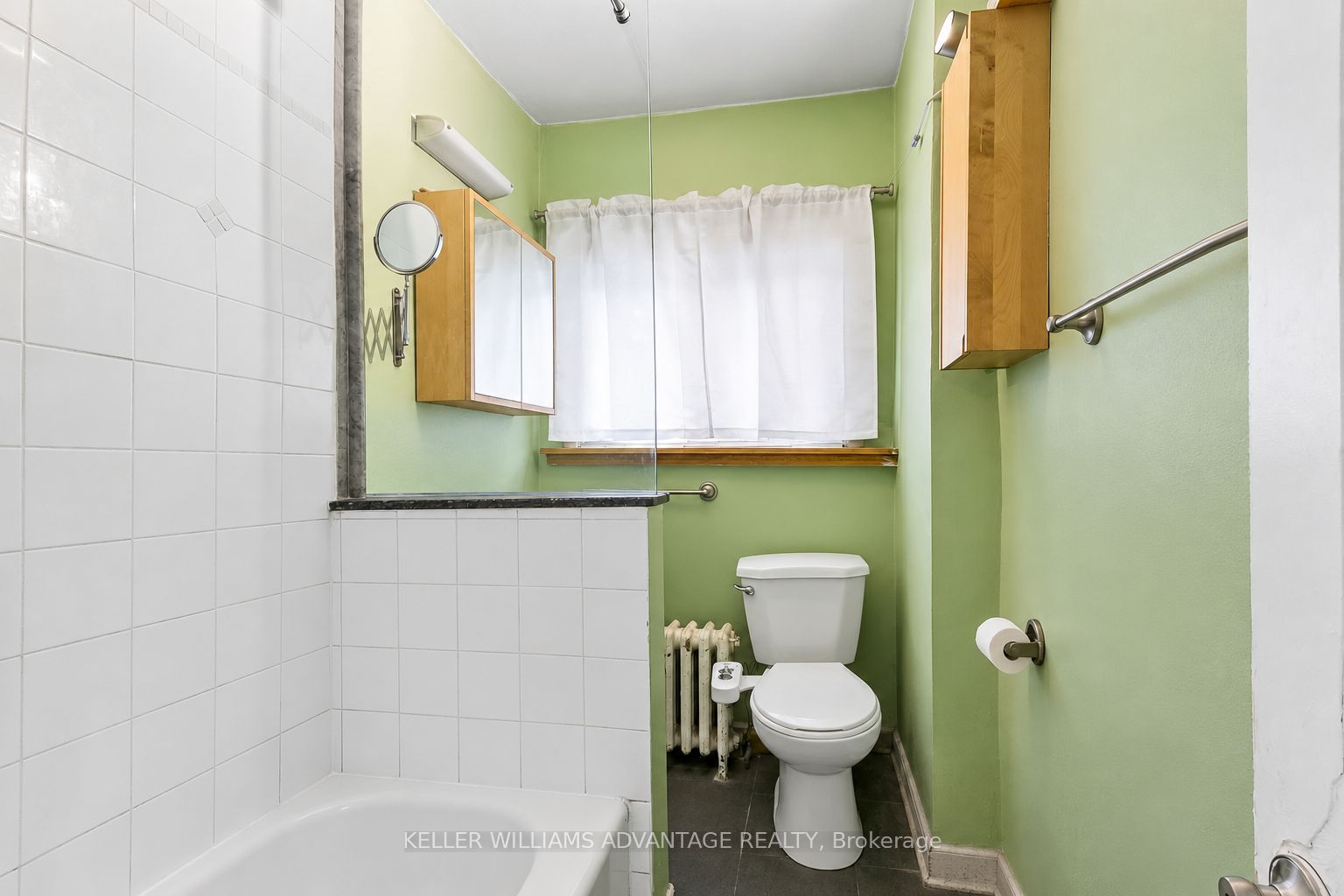 585 Woodbine Avenue Main & 2nd Property Photo 25