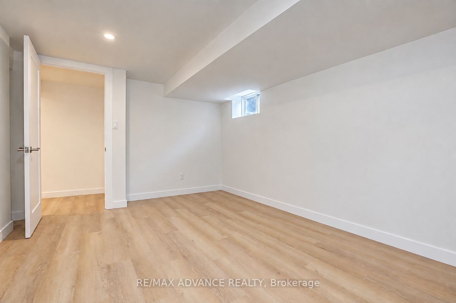 39 Janet Boulevard Property Photo 32