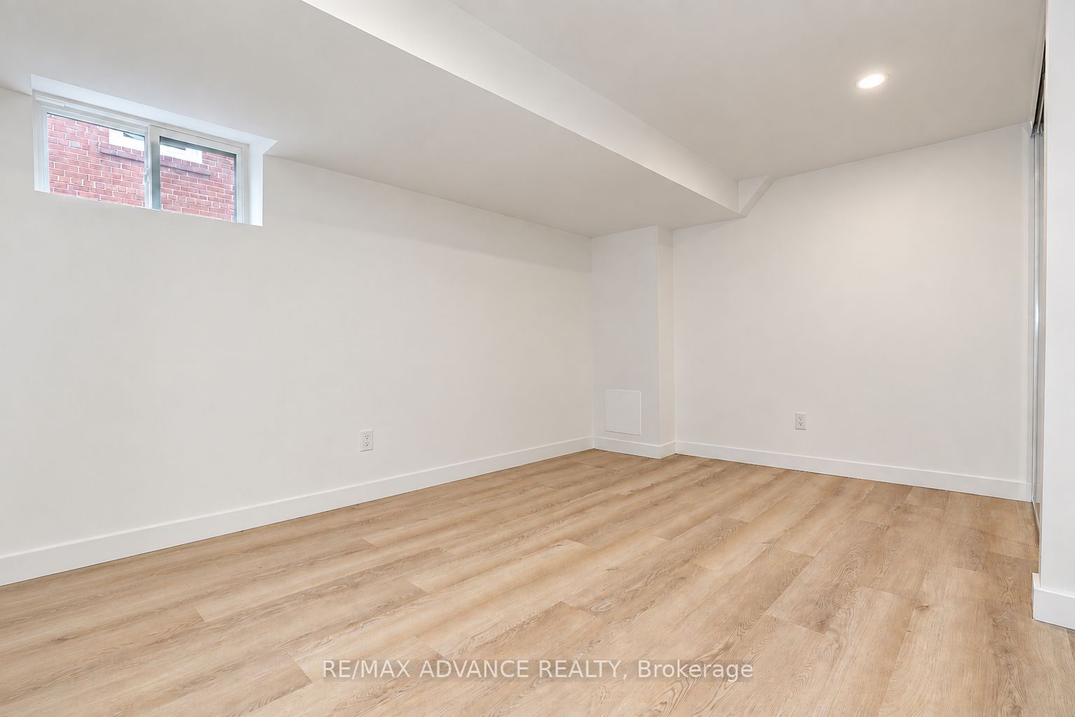 39 Janet Boulevard Property Photo 33