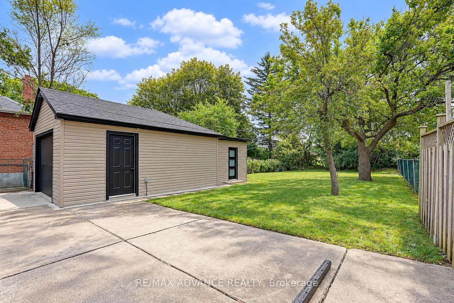 39 Janet Boulevard Property Photo 43