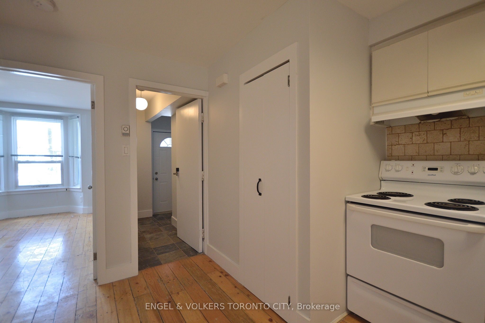 1801 Dundas Street E Main & Basement Property Photo 4