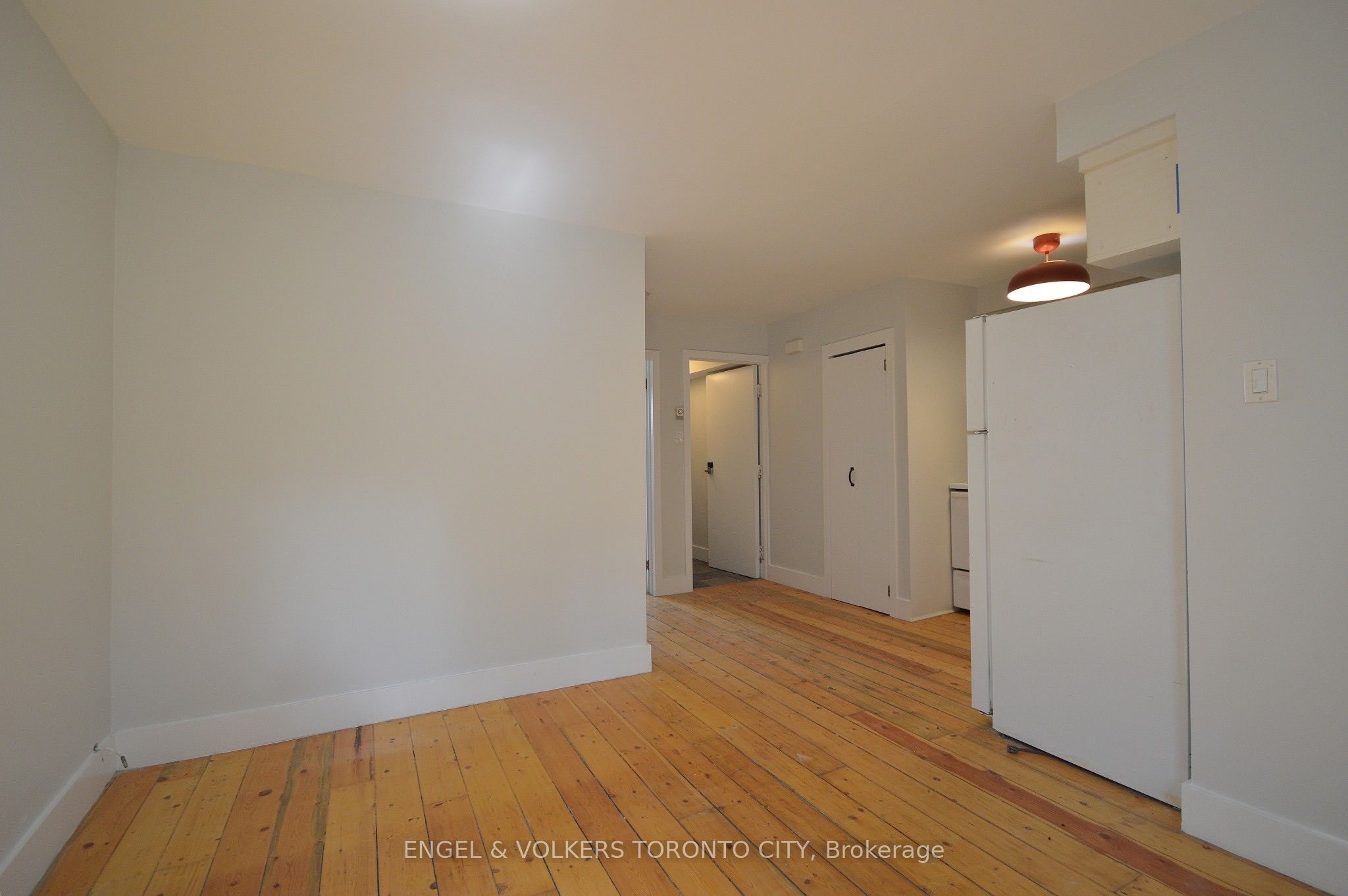 1801 Dundas Street E Main & Basement Property Photo 7